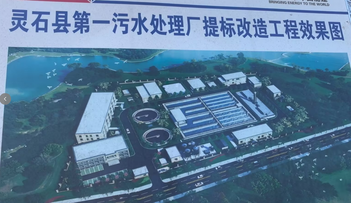 Stroj na odsávání kalů s periferním pohonem