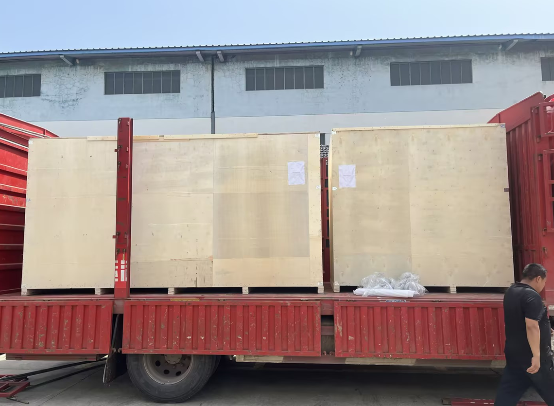 Společnost Qingben Environmental Technology vyváží šroubové lisy a dávkovací zařízení do Itálie